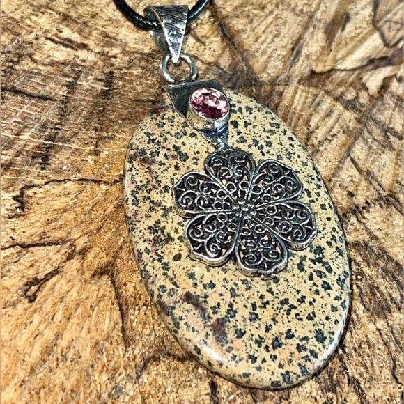 Large Dalmatian Stone Crystal Pendant 2 1/2” - Picture 3 of 11